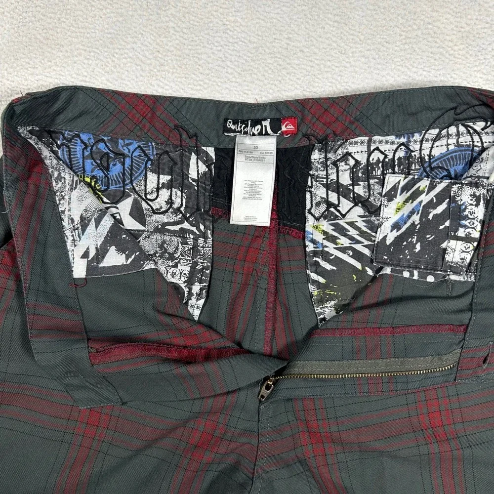 Vintage Y2K Quiksilver Plaid Shorts Men 33 Grey Red Embroidered Grunge Style